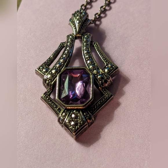 💜 Avon Necklace  Faux Marcasite Vintage simulated amethyst signed 12" chain - Picture 9 of 9